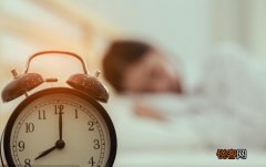 白天睡觉能补上晚上的睡觉吗 如何能午睡，午觉能睡两三个小时